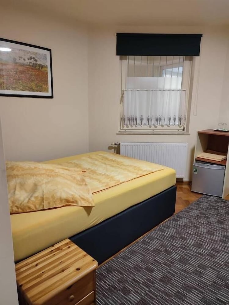 Economy Double Room photo 2