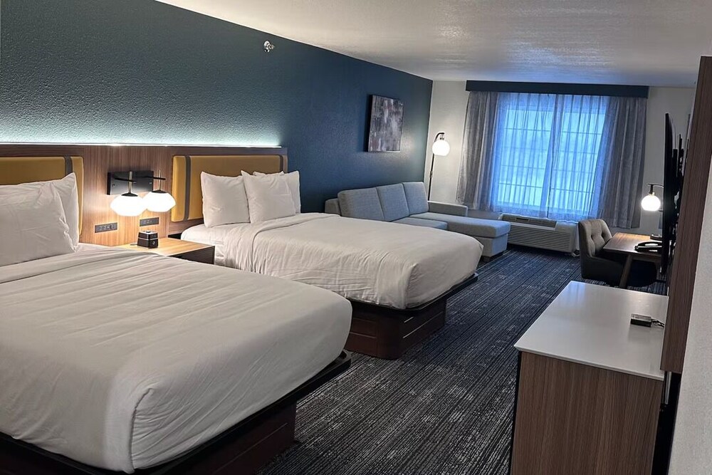 Executive Suite, 2 Queen Beds, Non Smoking - Photo 1