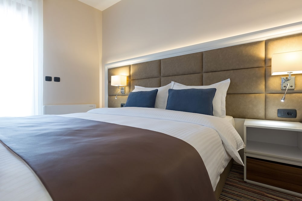 Family Room, 1 Queen Bed with Sofa bed, Non Smoking, Balcony photo 2