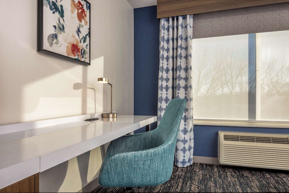 Room, 2 Queen Beds, Accessible (Roll-in Shower) - Photo 8