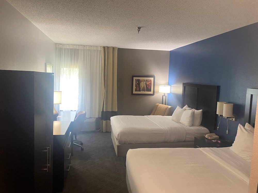 Standard Room, 2 Queen Beds, Non Smoking - Photo 3