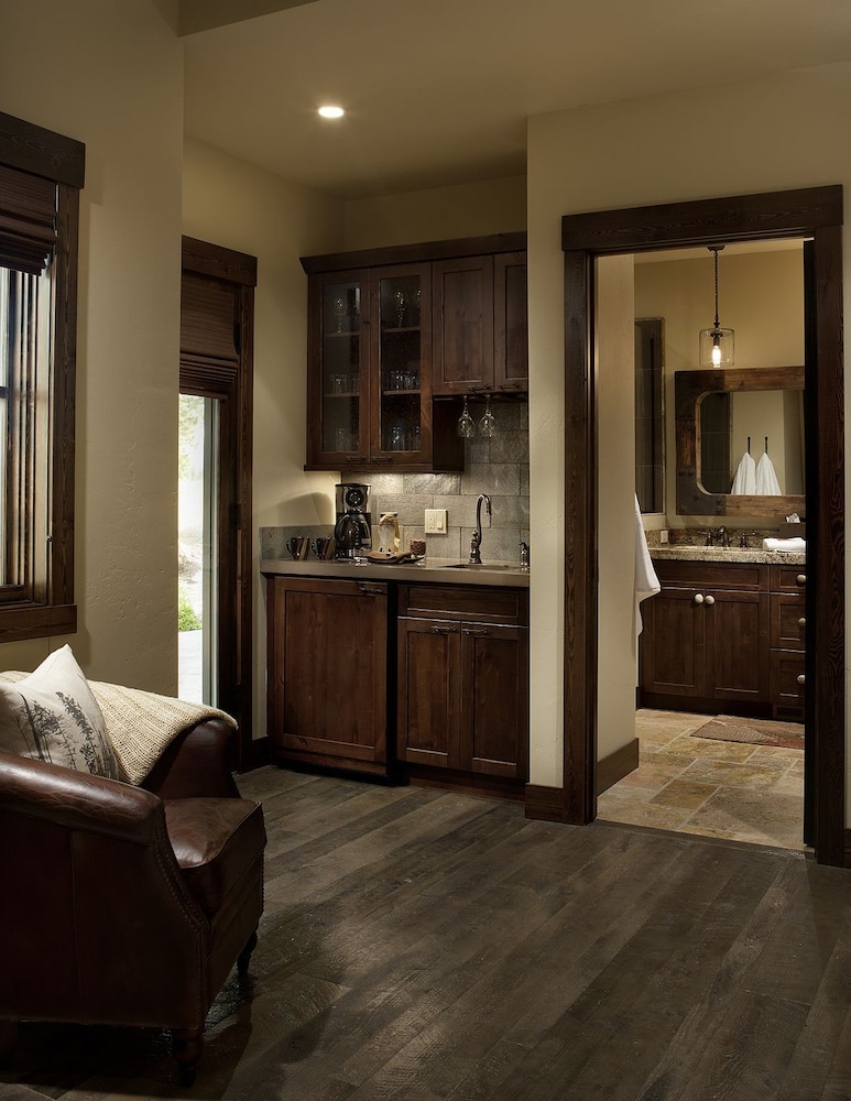 Deluxe Wilderness Suite 1 photo 3