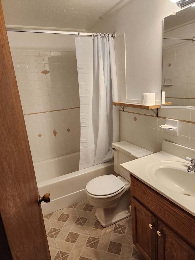 Standard Double Room, 2 Double Beds, Ensuite, River View (Deluxe Room 2 Double) photo 2