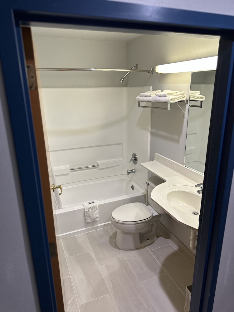 Room, 2 Queen Beds, Accessible, Non Smoking (Mobility Accessible) - Photo 9