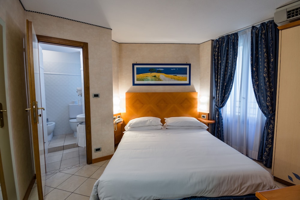 Classic Double or Twin Room, 1 Bedroom - Photo 14