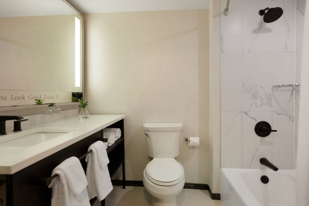 Room, 2 Queen Beds (Mobility/Hearing Accessible, Tub) - Photo 5