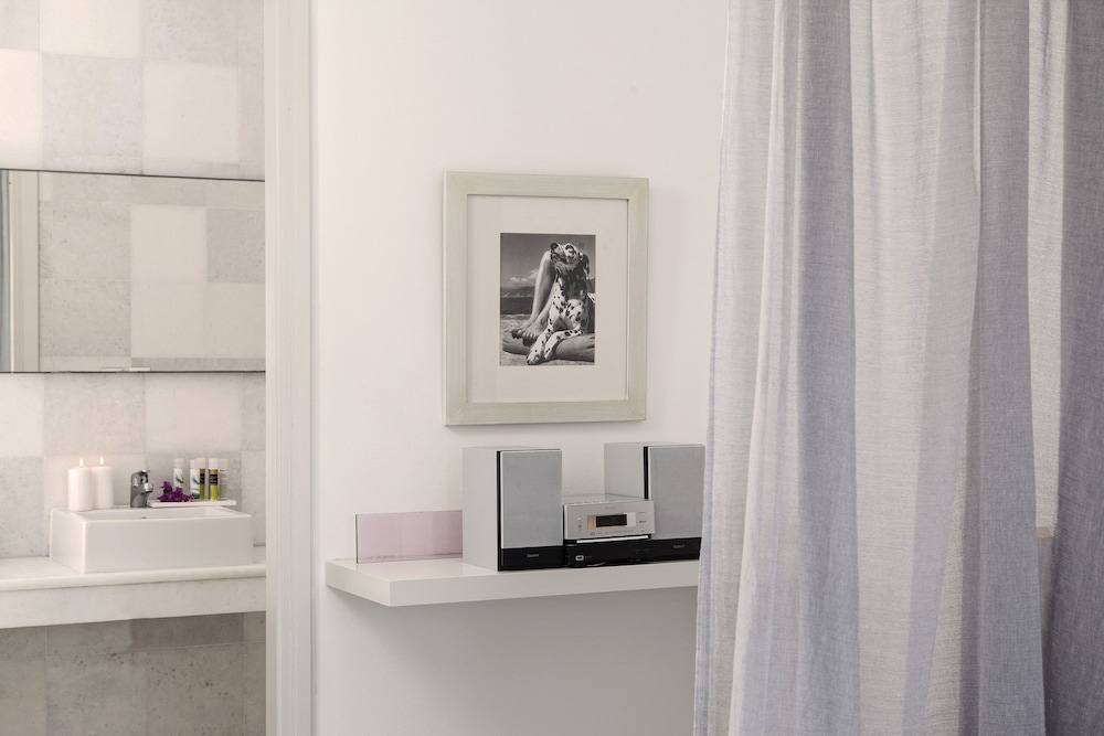 Deluxe Suite, Sea View - Photo 3