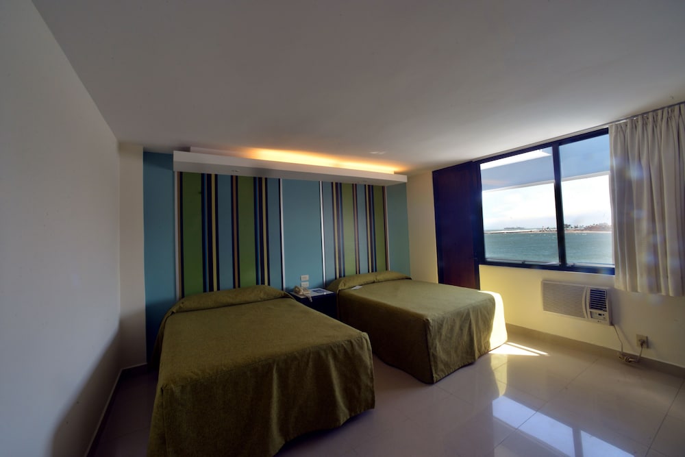 Standard Room, 2 Double Beds - Photo 1