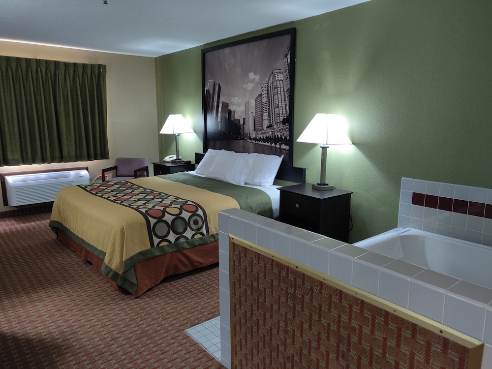 Suite, 1 King Bed - Photo 5
