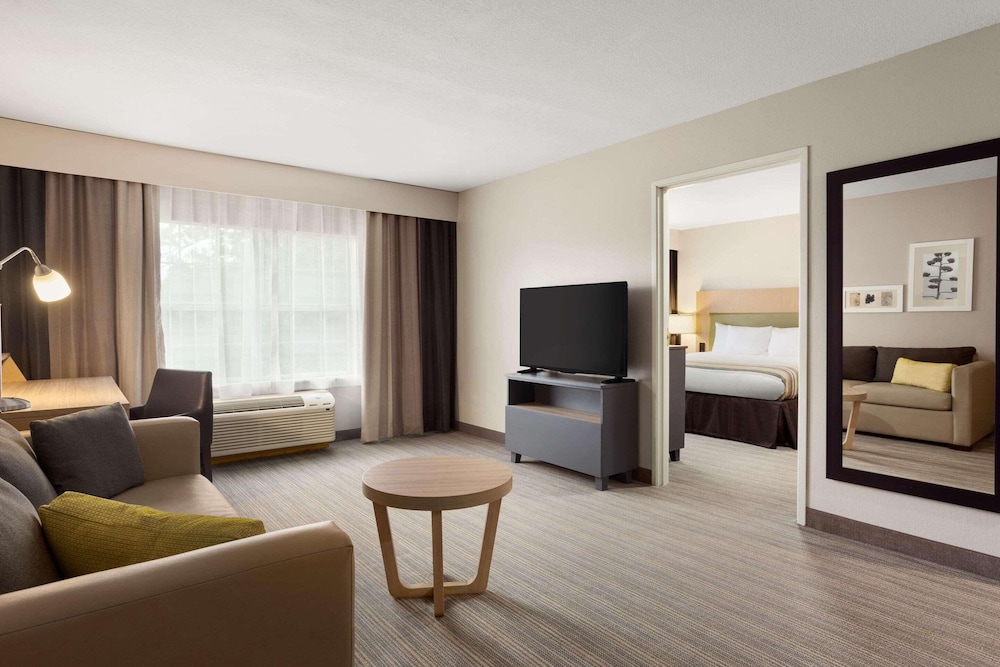 Premium Suite, 1 King Bed, Non Smoking - Photo 4