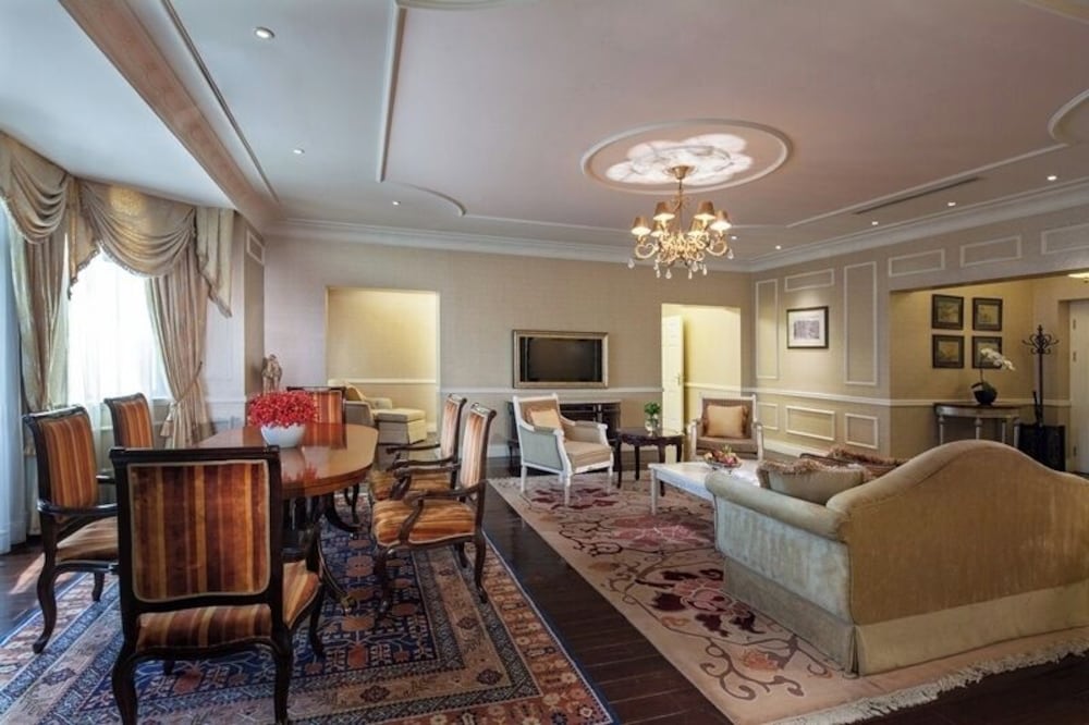 Suite (Chairman)