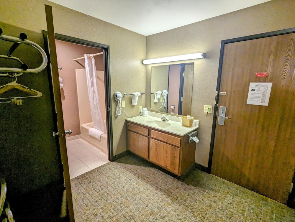Deluxe Room, 2 Queen Beds - Photo 9