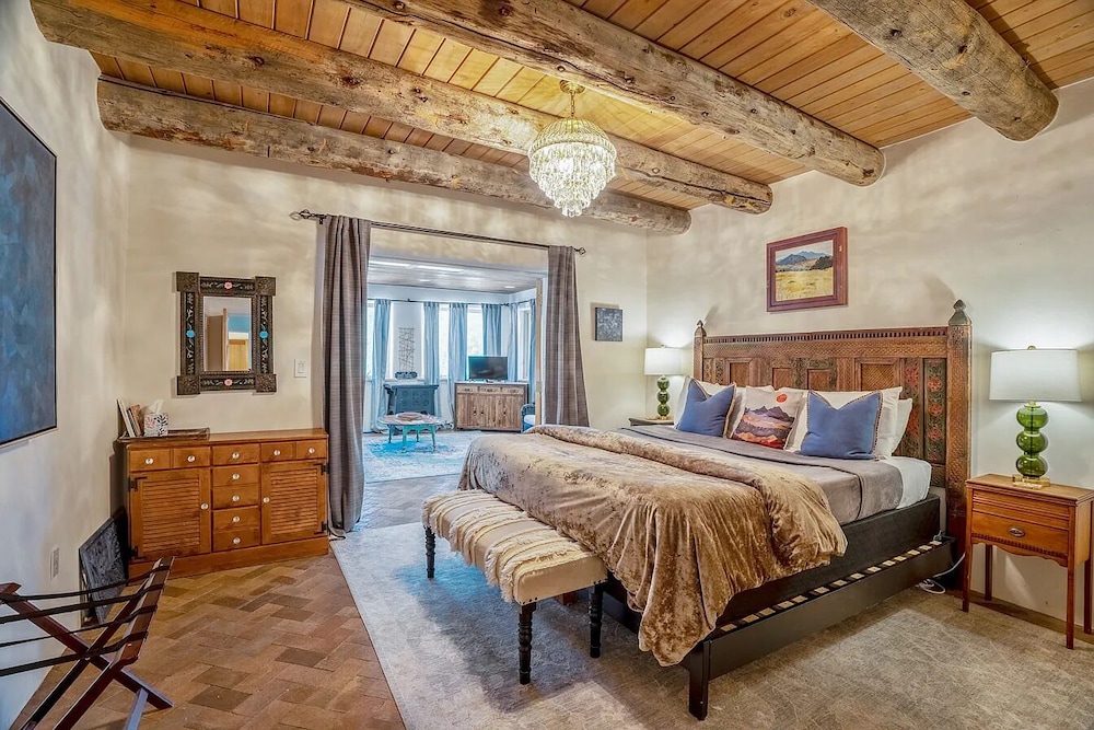 Panoramic Room, 1 King Bed with Sofa bed, Mountain View photo 1