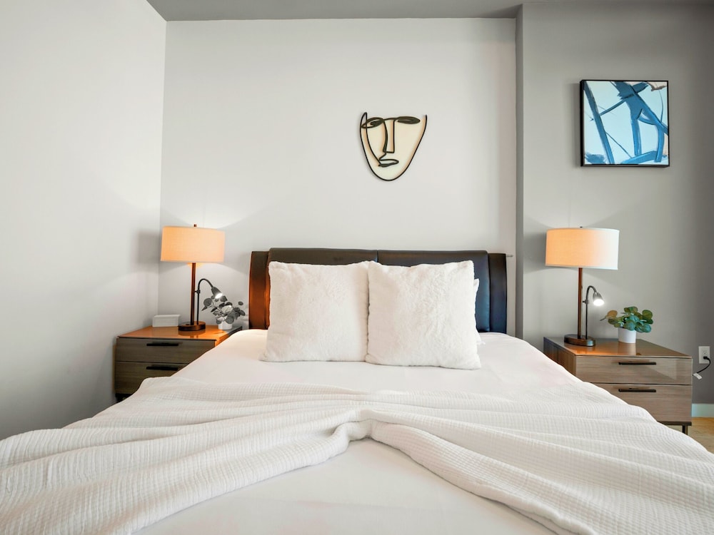 Luxury Condo, 1 Bedroom, City View photo 2