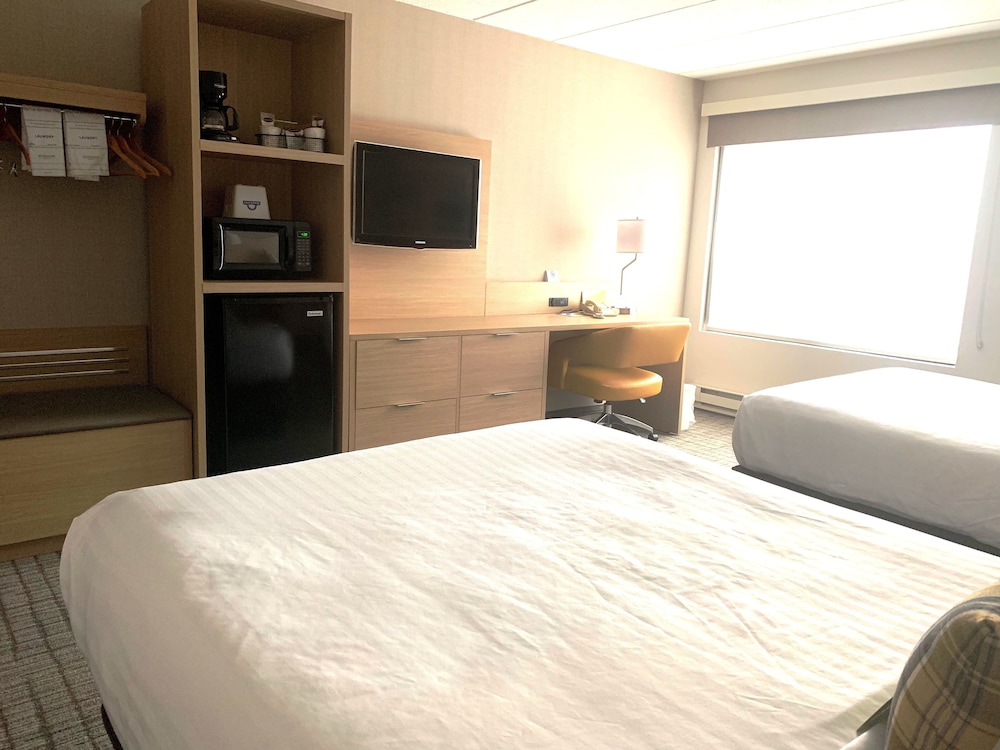 Standard Room, 2 Queen Beds - Photo 2