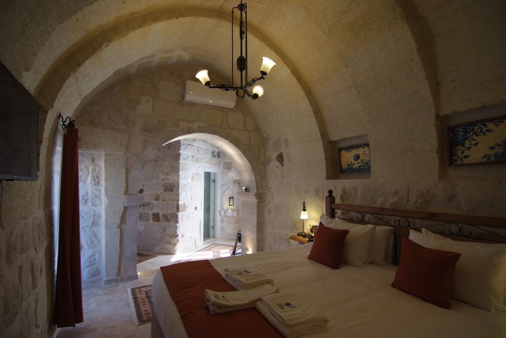 Grand Room, Non Smoking, Mountain View - Photo 3