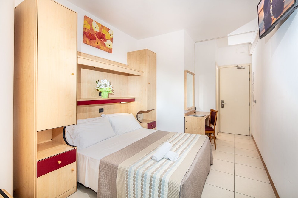 Standard Double or Twin Room, Balcony photo 2