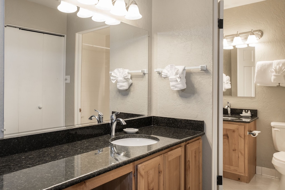 Suite, 1 Bedroom, 2 Bathrooms photo 3