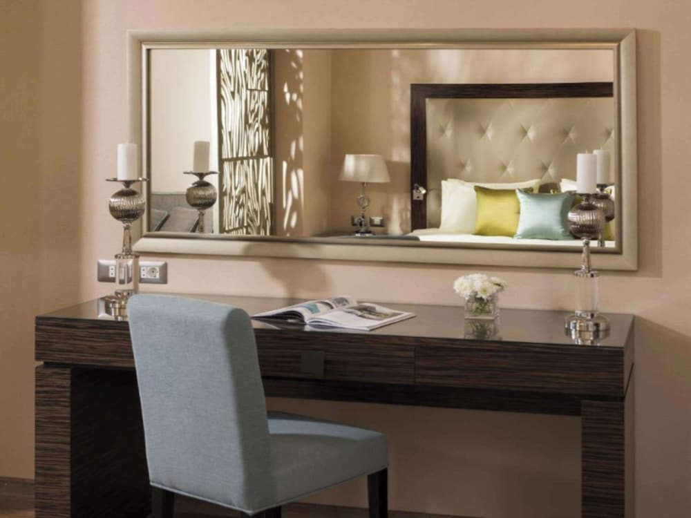 Junior Suite, 1 King Bed photo 3