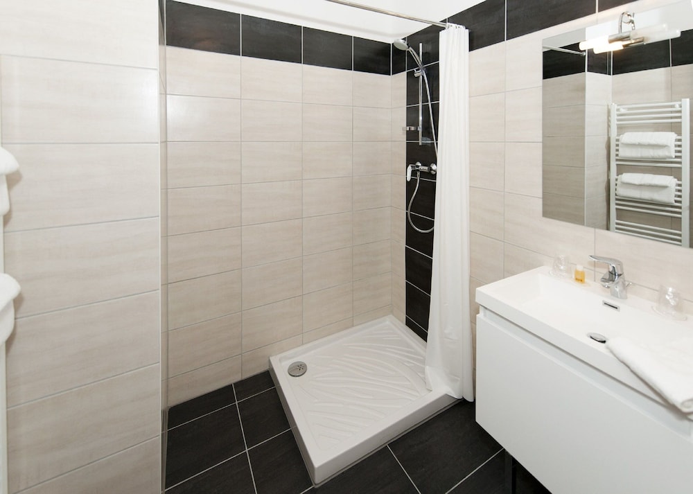 Standard Room - Photo 2
