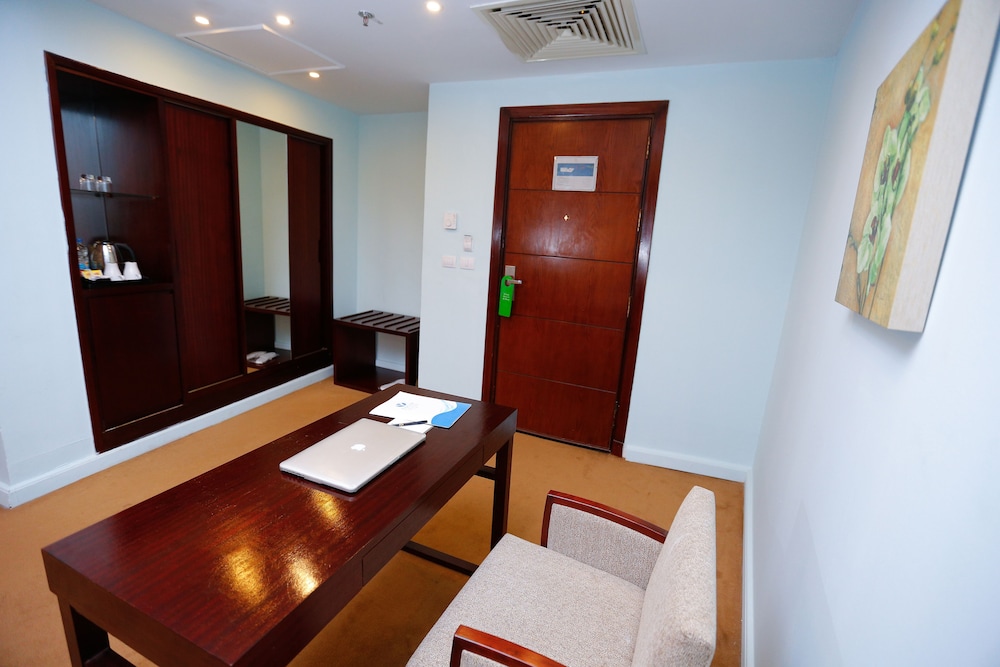 Junior Suite, 1 King Bed, Pool View