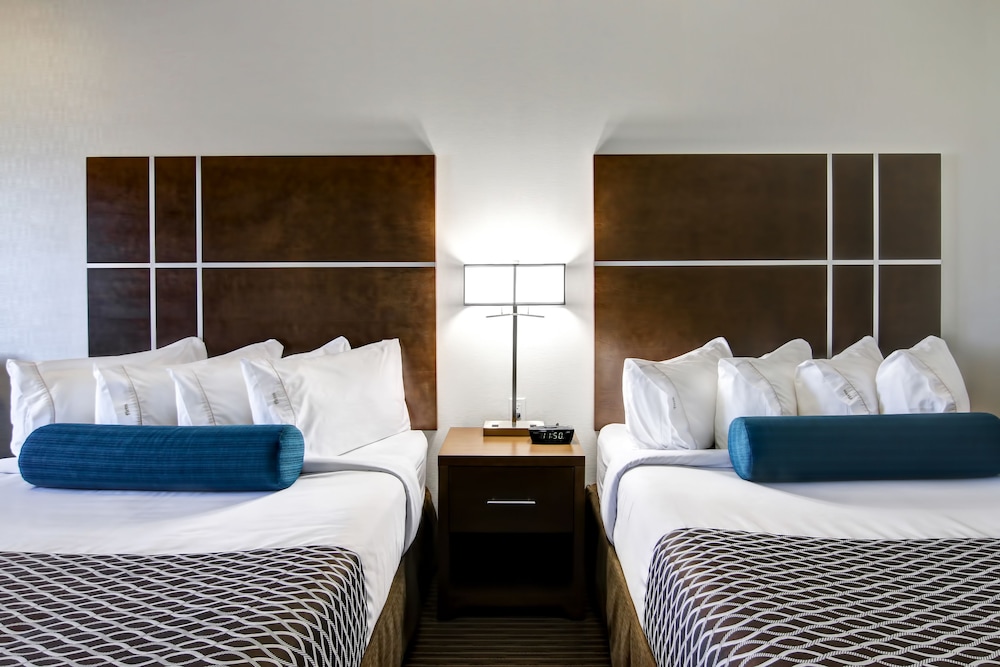 Standard Room, 2 Queen Beds photo 2