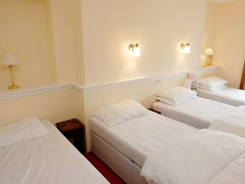Suite, Ensuite (4 Single Beds) photo 2