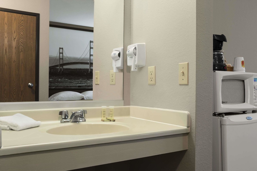 Studio Suite, 1 King Bed, Non Smoking - Photo 5