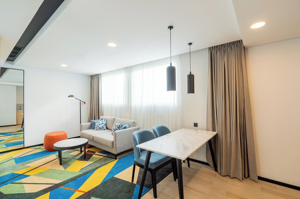 Suite, 1 Bedroom photo 2
