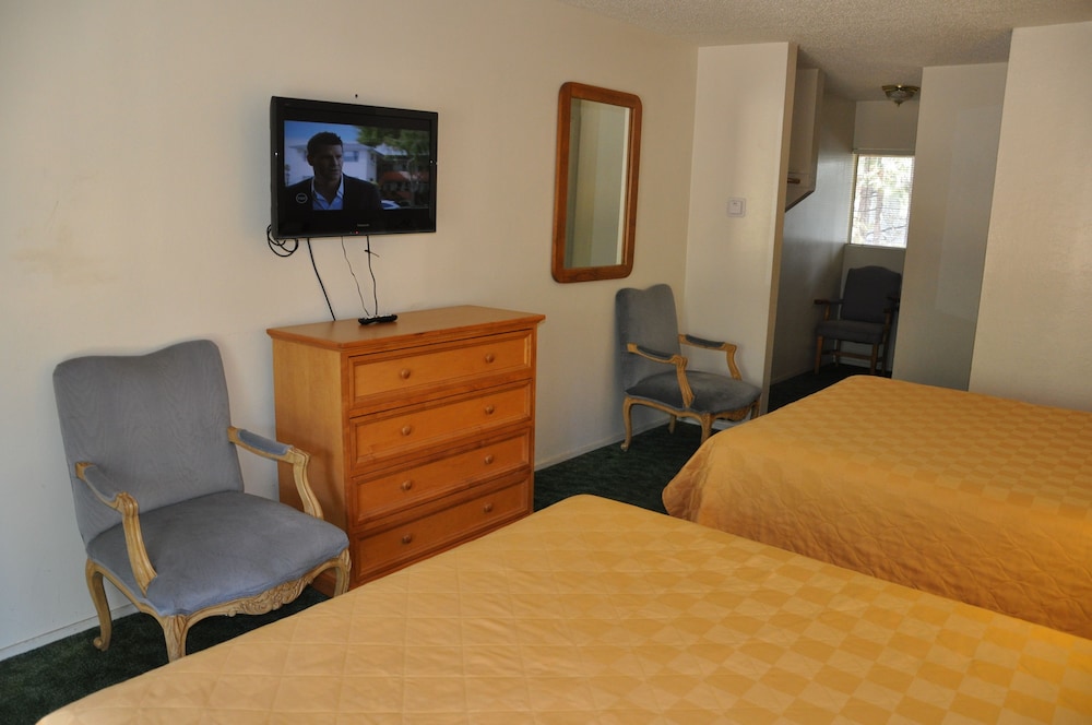 Deluxe Room, 2 Queen Beds, Non Smoking