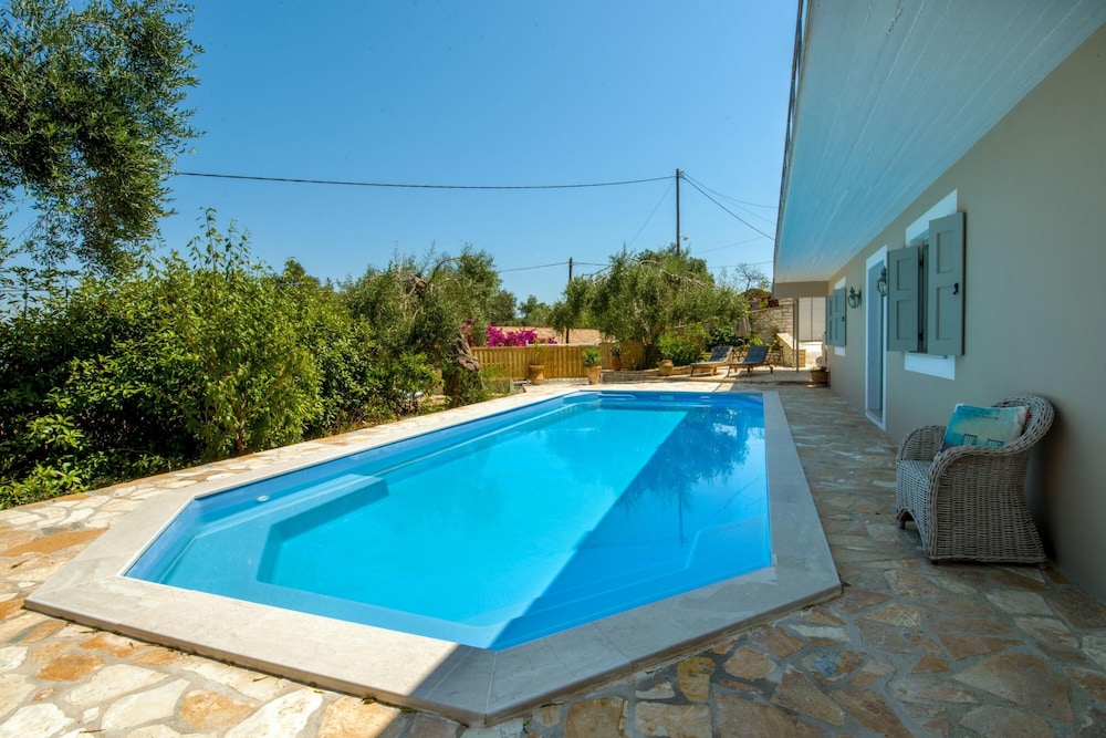 Villa photo 3