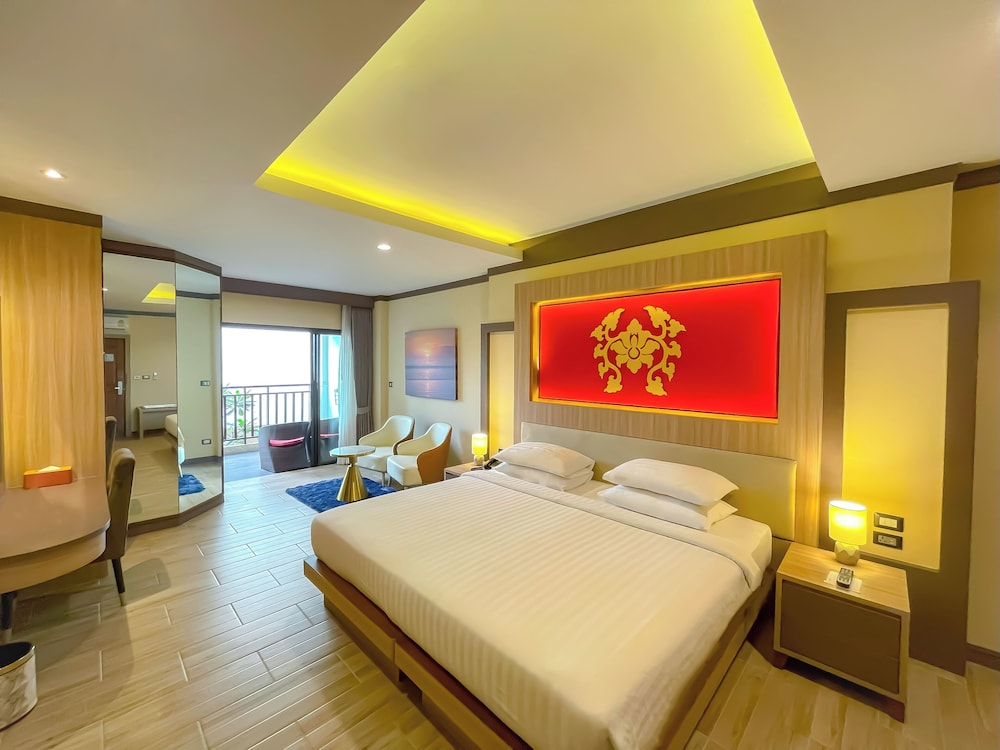 Deluxe Room, 1 Bedroom, Balcony, Pool View (Premium) photo 3