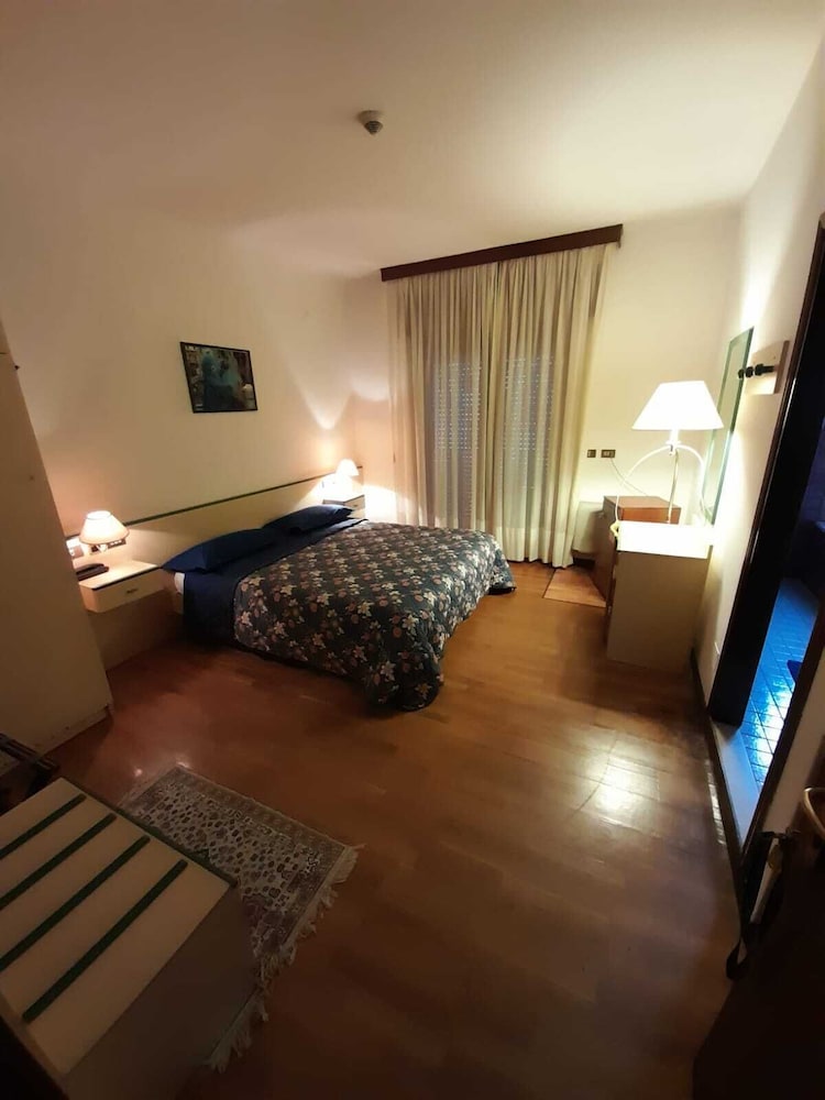 Double or Twin Room photo 3