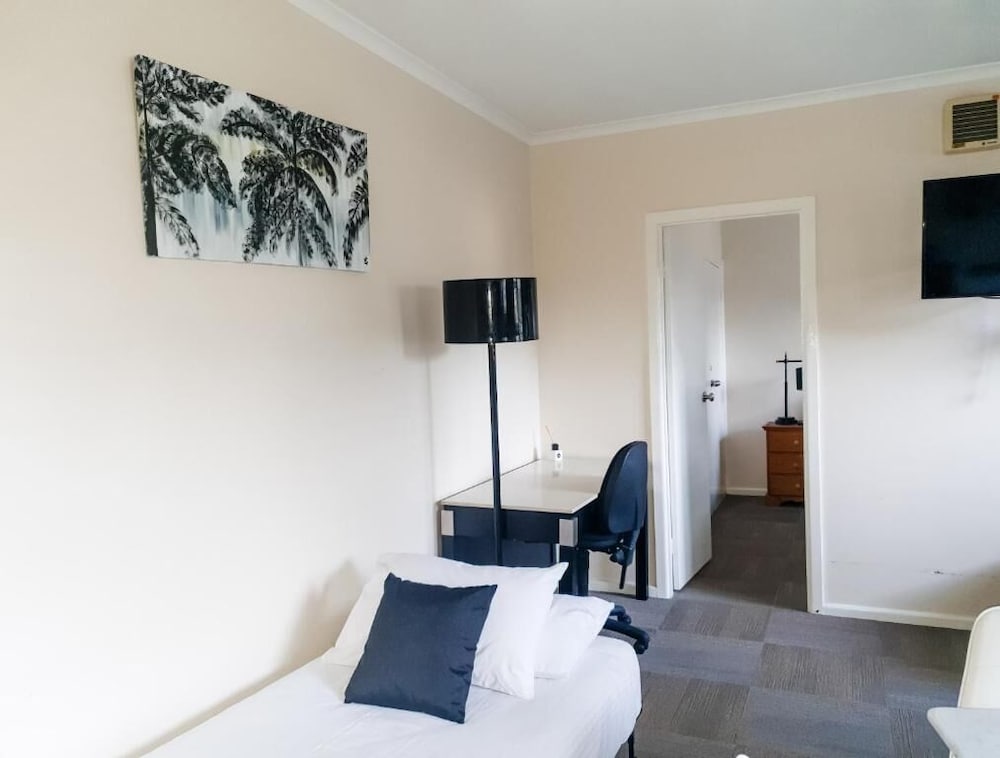 Premium Apartment, 1 King Bed with Sofa bed, Non Smoking photo 2