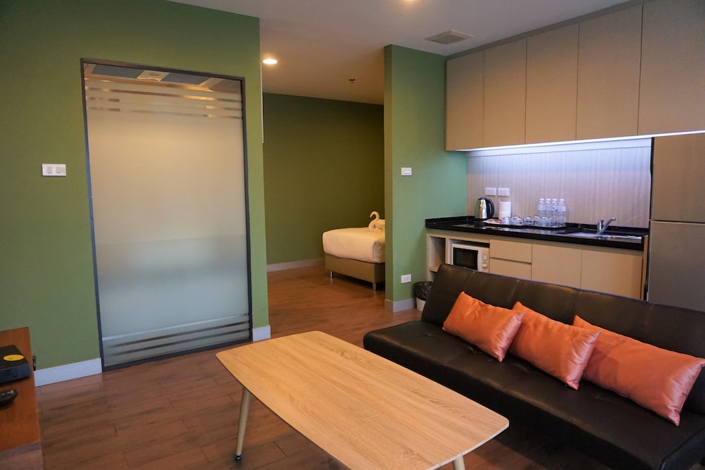 Deluxe Suite, 2 Bedrooms, Non Smoking, Bathtub photo 2