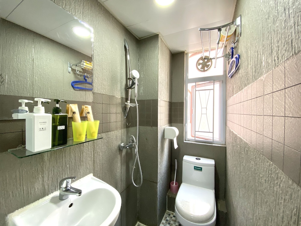 Deluxe Family Quad Room, City View photo 2