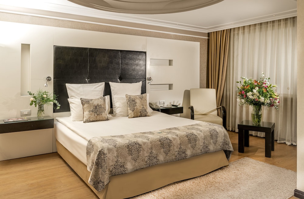 Grand Premier Suite photo 2