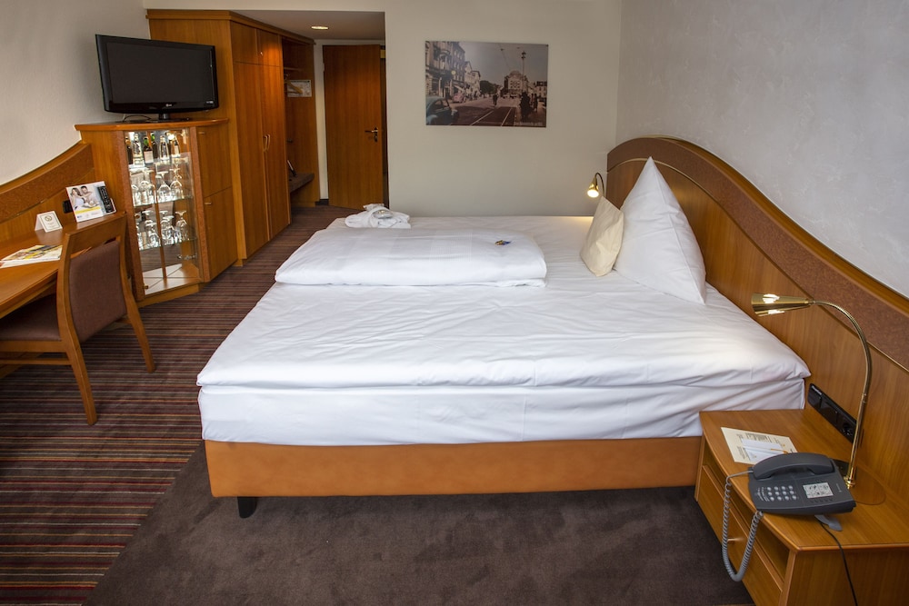 Comfort Single Room, 1 Queen Bed photo 2