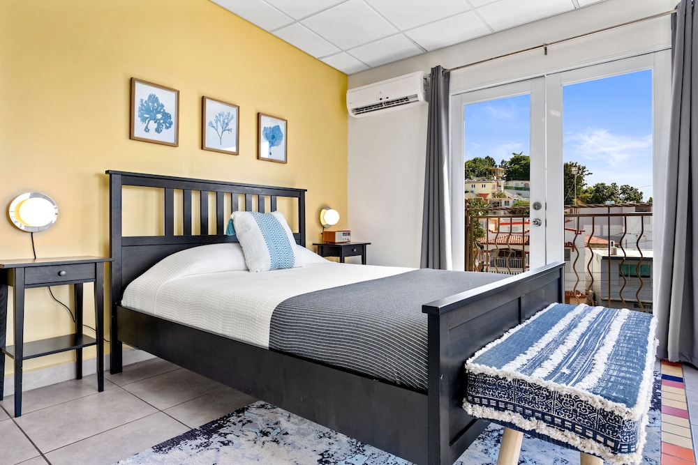 Room, Balcony, City View photo 3