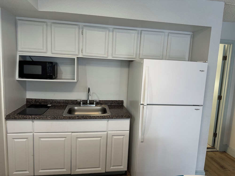 Deluxe Studio, 2 Double Beds, Kitchenette, Ocean View photo 2