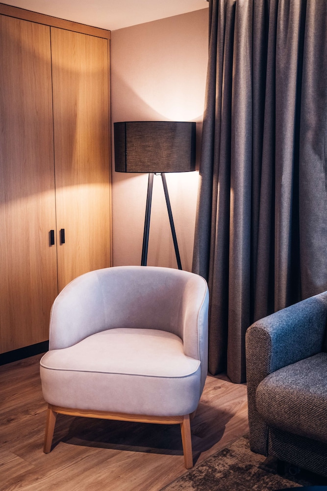 Suite - Photo 9
