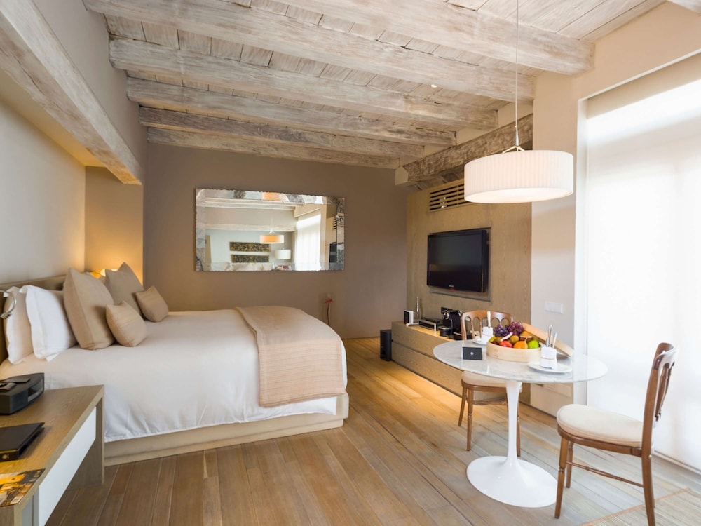 Junior Suite, 1 King Bed (Colonial) - Photo 1