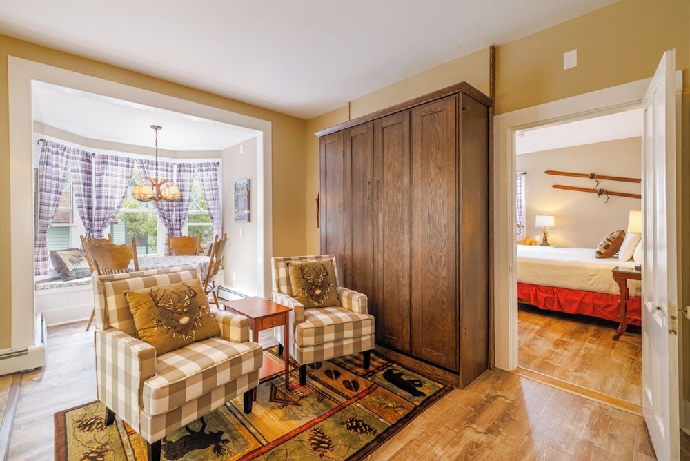 Premium Suite, Balcony (South Suite)