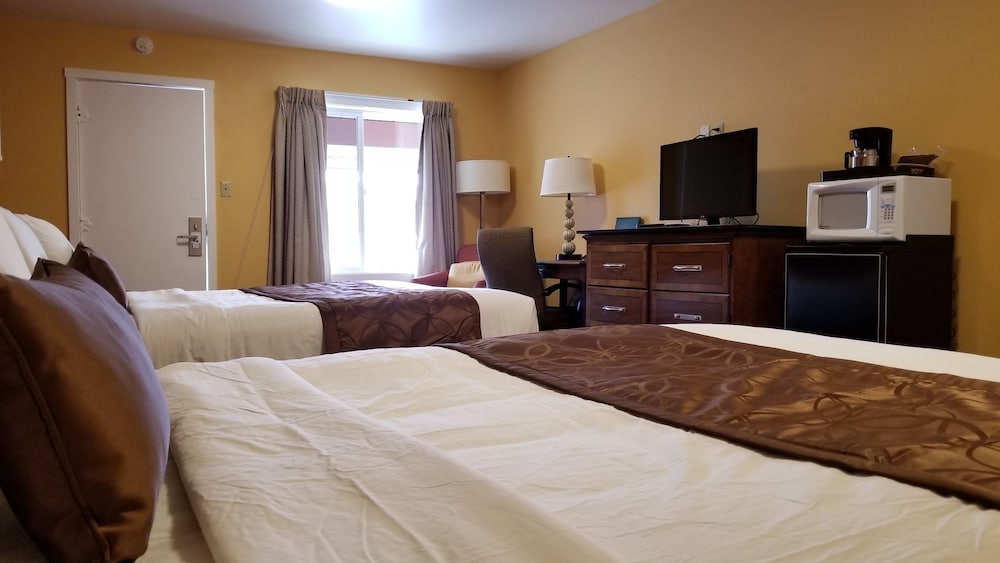 Standard Room, 2 Queen Beds, Refrigerator & Microwave photo 2