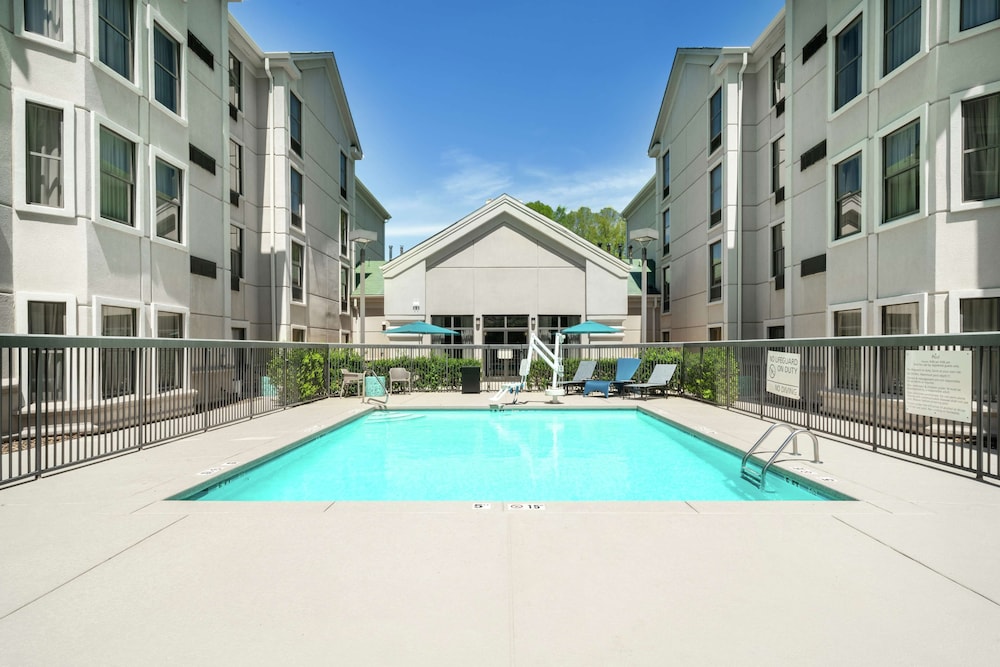 Room, 2 Queen Beds, Accessible, Bathtub (Pool View) photo 1
