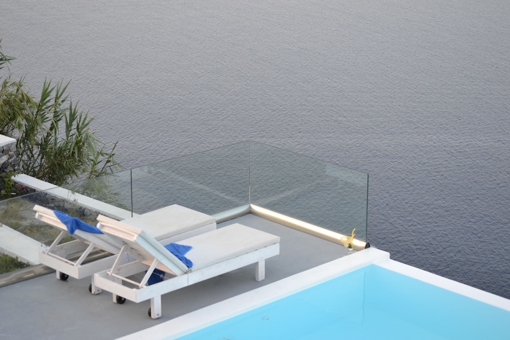 Junior Suite, Private Pool (Cliffside & Caldera View) - Photo 13