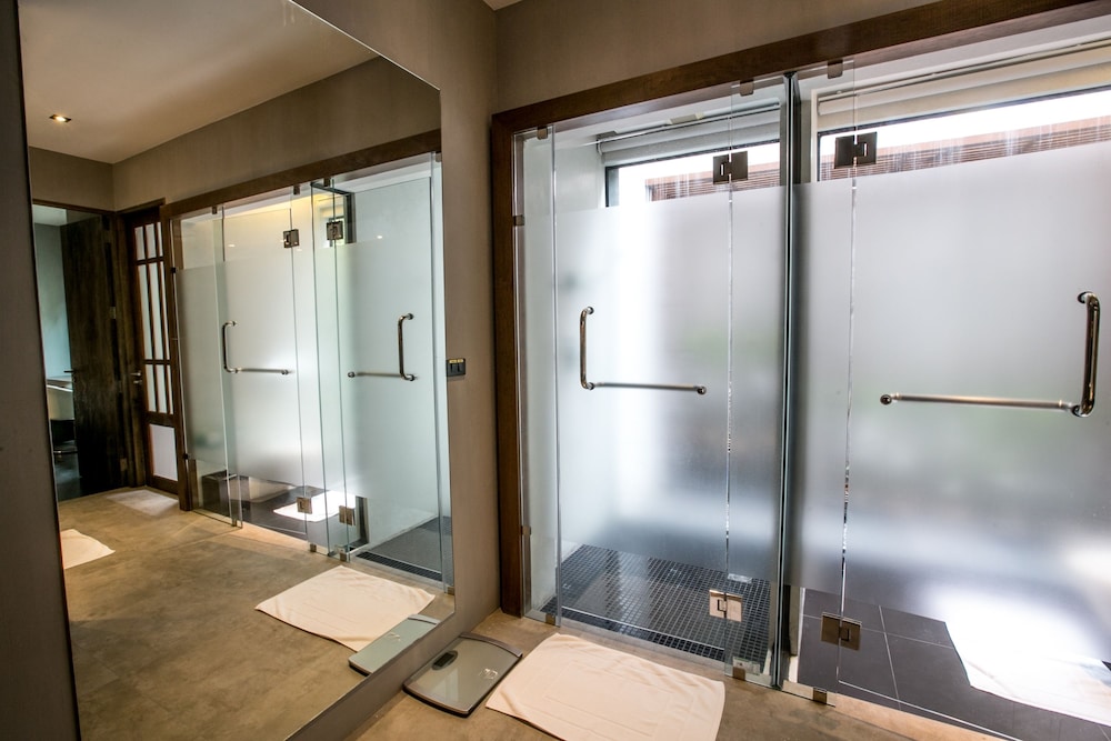 Two Bedroom Pool Residence - Photo 13