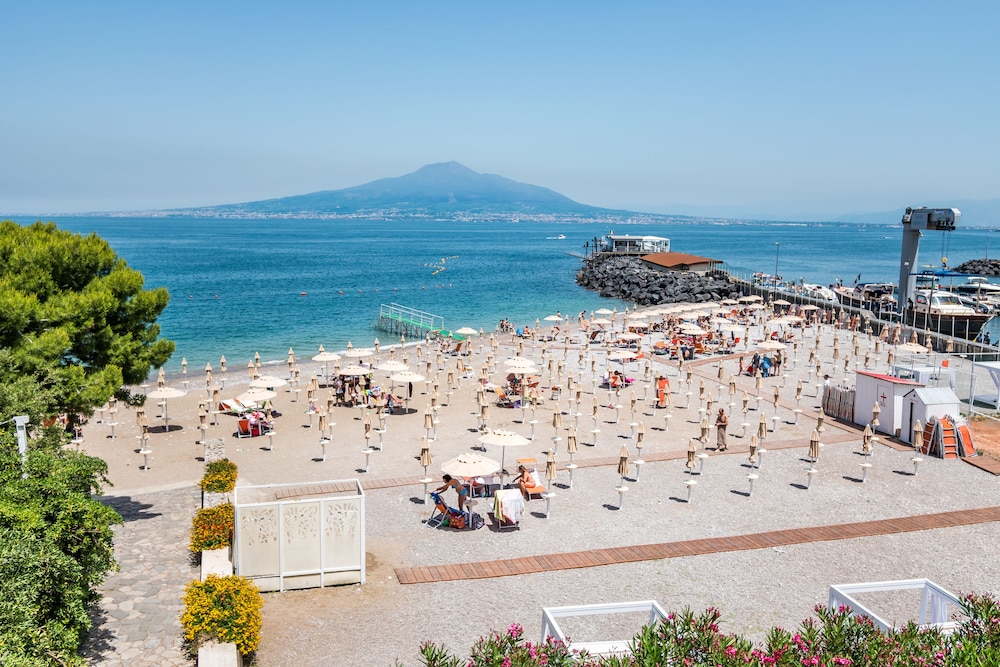 Superior Double Room, 1 Double or 2 Twin Beds, Balcony, Sea View - Photo 1