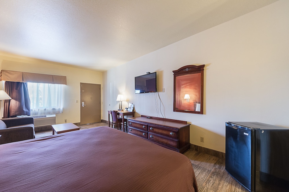 Standard Room, 1 King Bed, Accessible, Non Smoking photo 2
