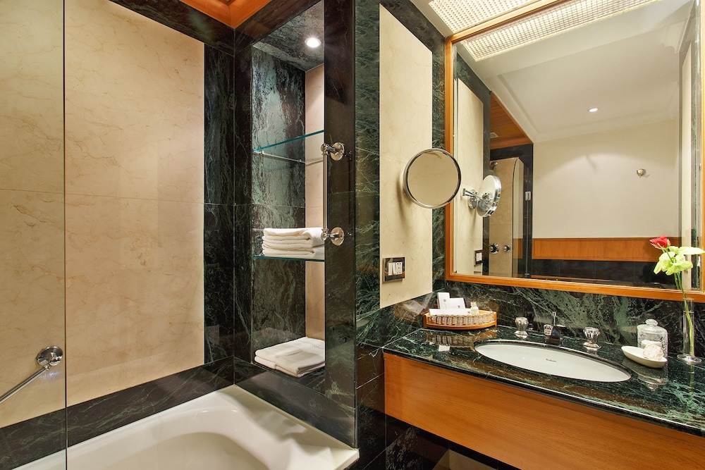 Premier Suite - Photo 4